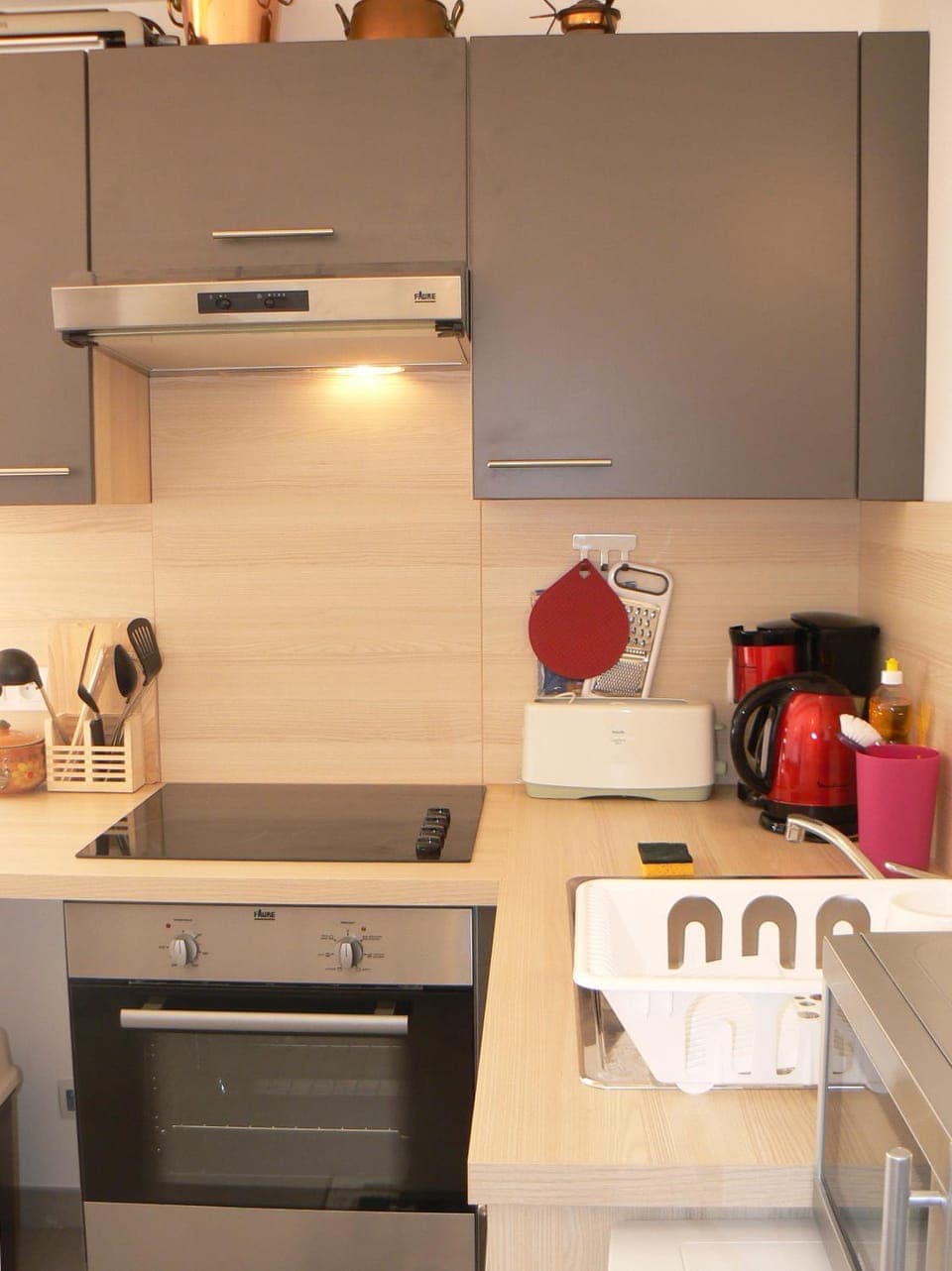 Coffee/tea facilities, Kitchen or kitchenette, pet friendly, stove