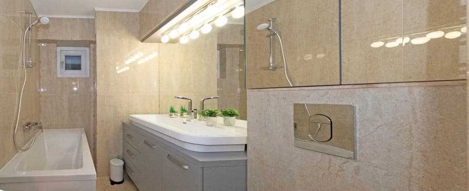 Shower, Toilet, Bathroom, Bath