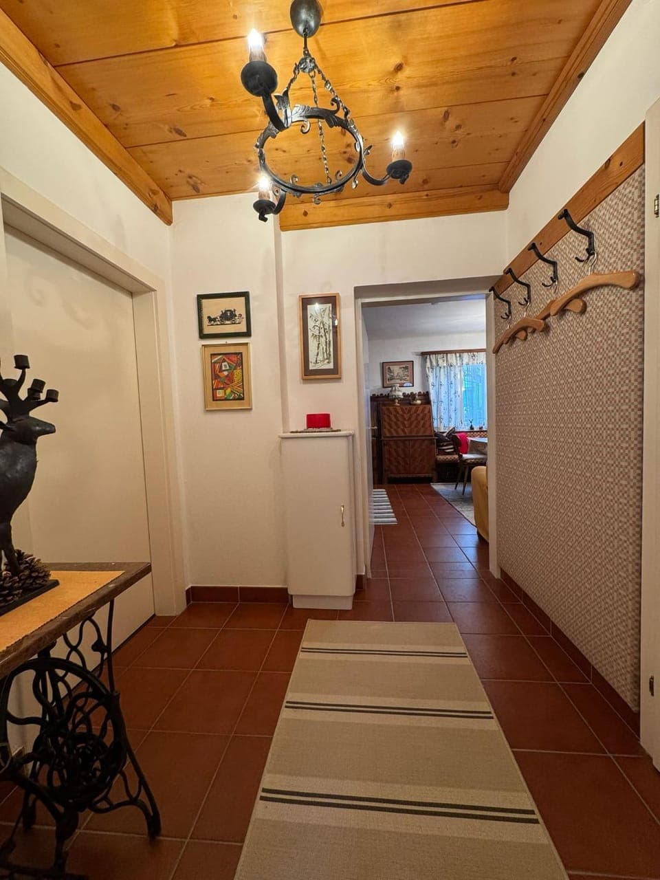 Other, Photo of the whole room, Decorative detail, Decorative detail