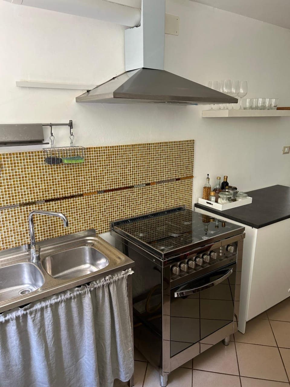 Kitchen or kitchenette, pet friendly, stove