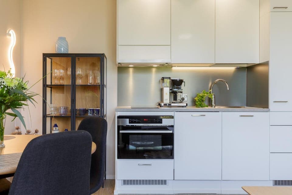 Dining area, kitchen