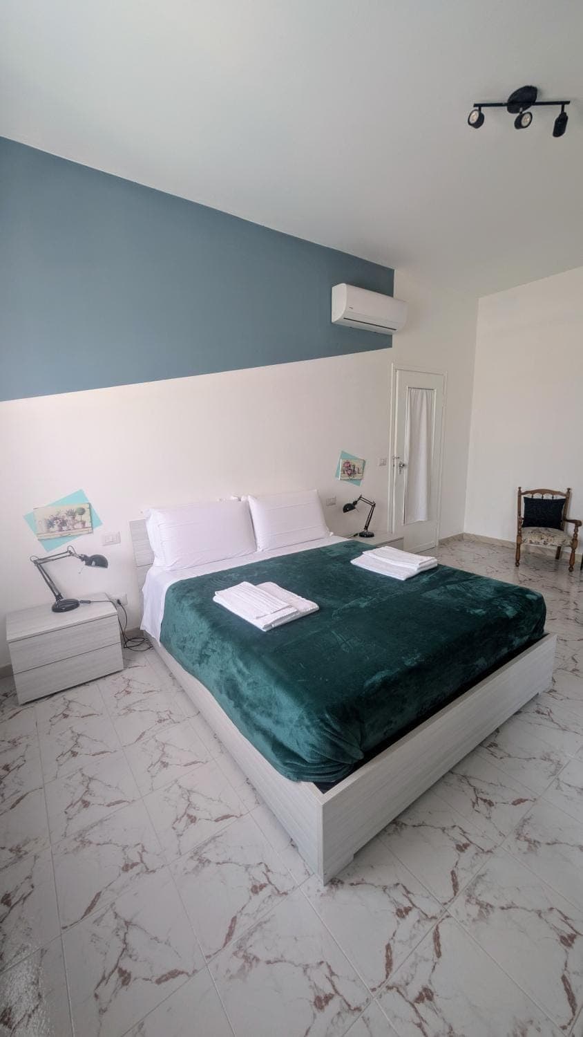 Bedroom, air conditioner