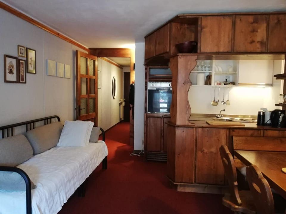 Kitchen or kitchenette, Living room