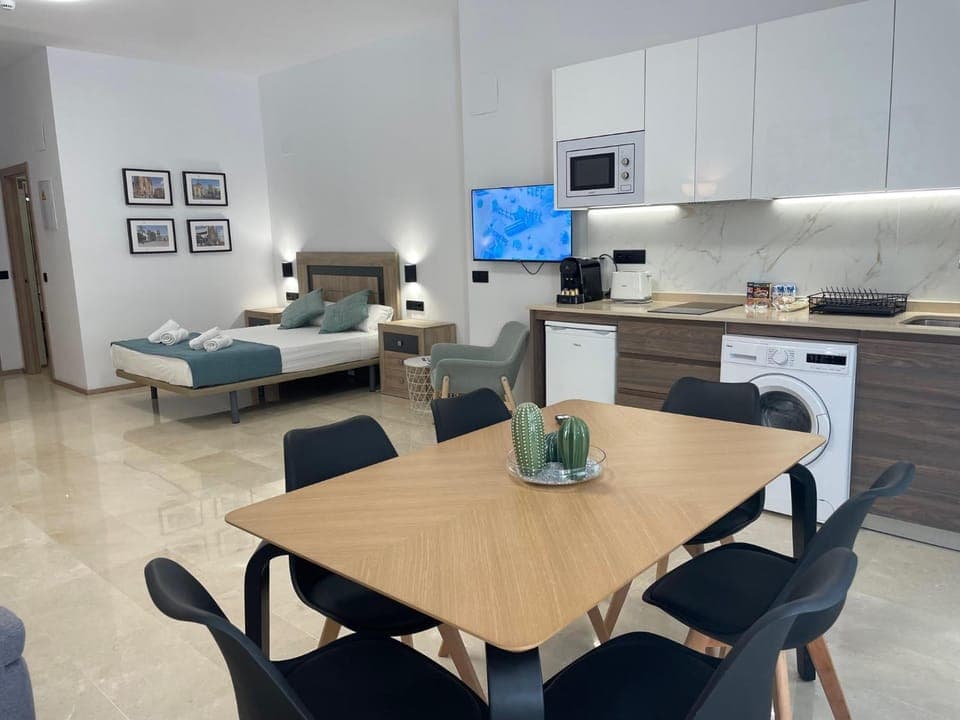 Photo of the whole room, Dining area