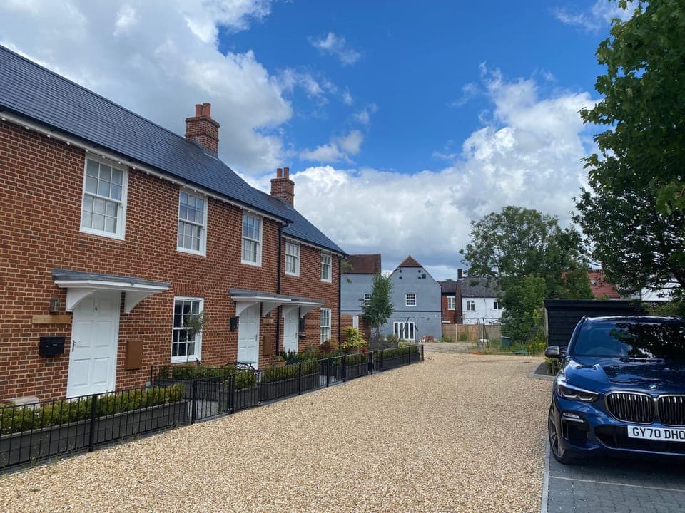 Property building, Day, Neighbourhood, Street view, Parking