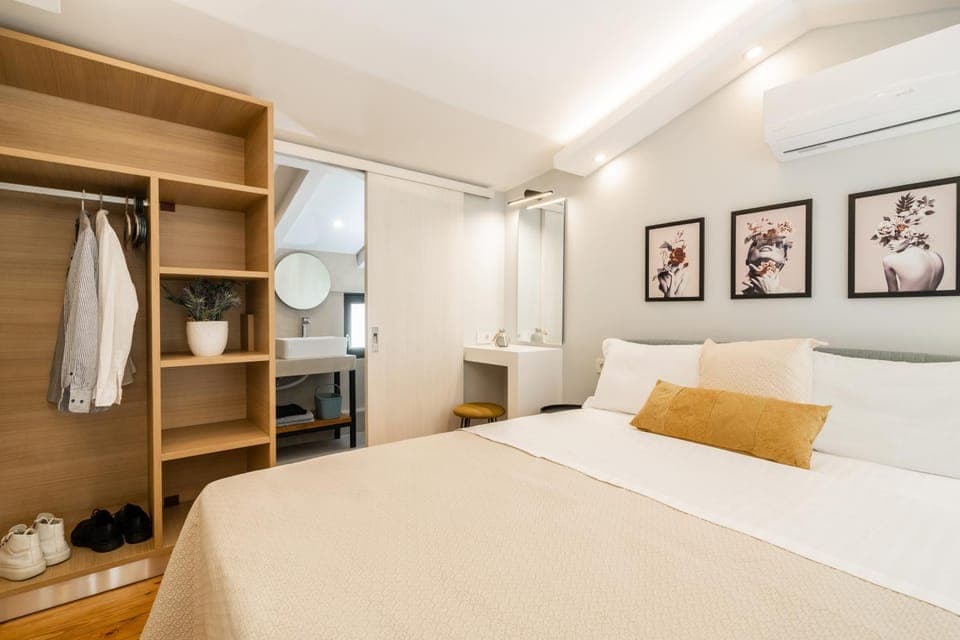 Bright & elegant loft suite in the city center Apartment in Zakynthos