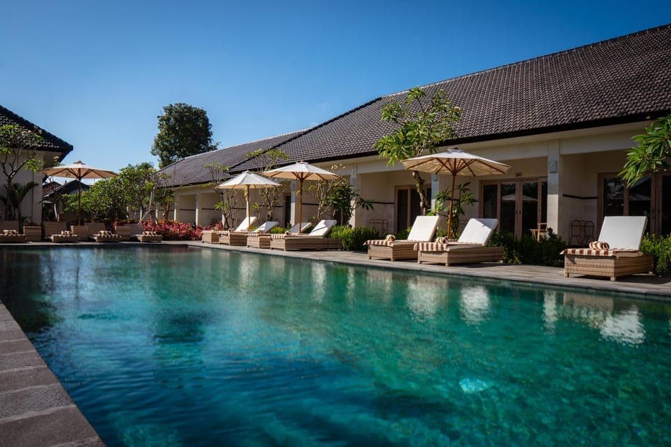 Property building, Swimming pool, Swimming pool, sunbed