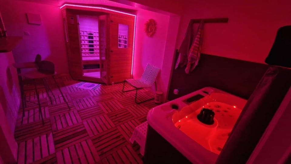 Hot Tub, Spa and wellness centre/facilities, Spa and wellness centre/facilities