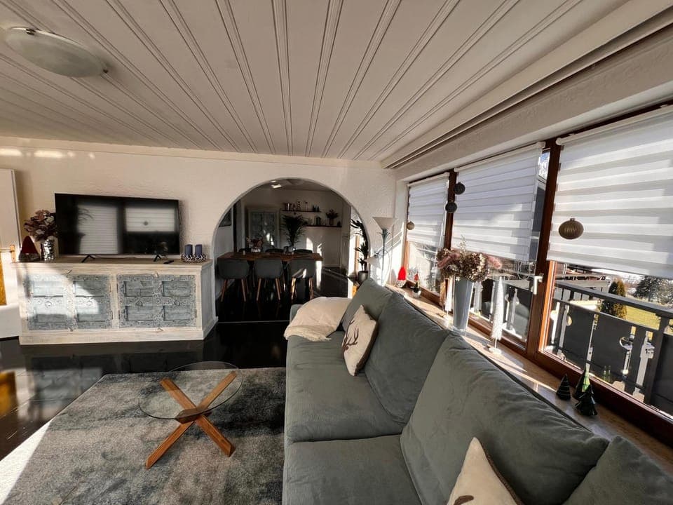 TV and multimedia, Living room, Seating area, Evening entertainment