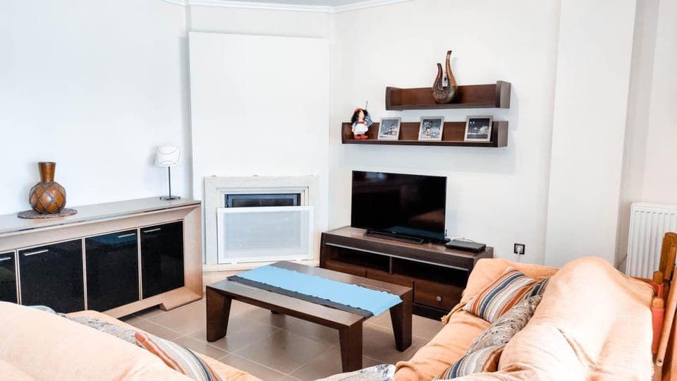 TV and multimedia, Living room, Seating area, flat iron