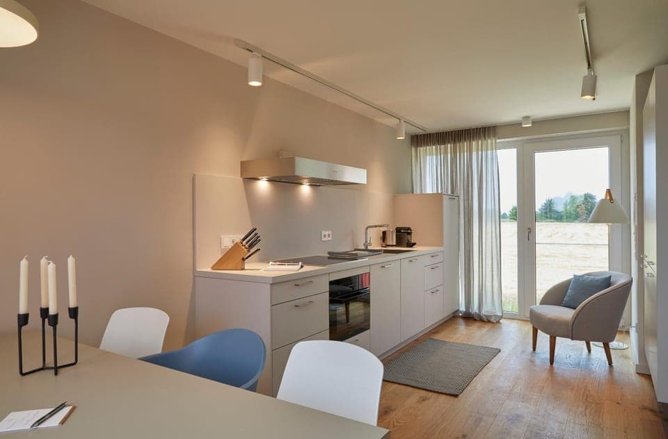 Kitchen or kitchenette, Dining area