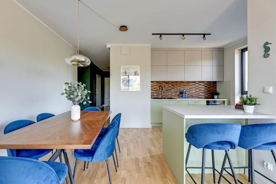 Kitchen or kitchenette, Dining area