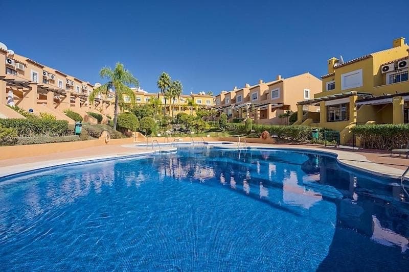 Swimming pool, Swimming pool