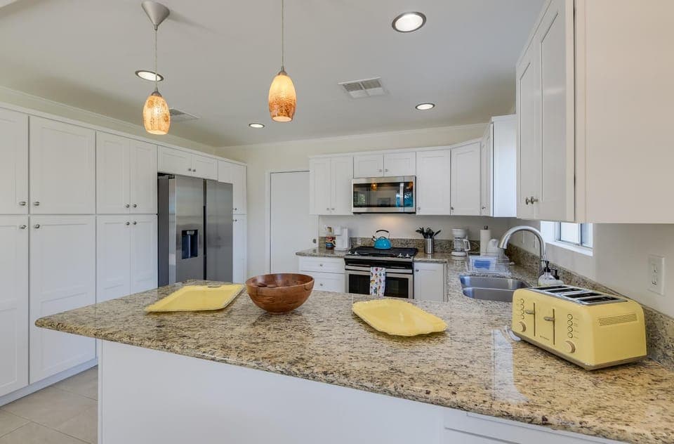 Coffee/tea facilities, minibar, pet friendly, stove, toaster, kitchen