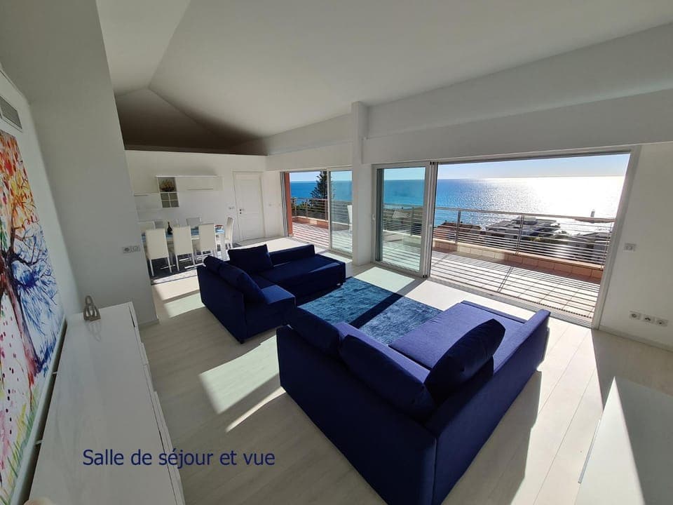 Living room, Sea view