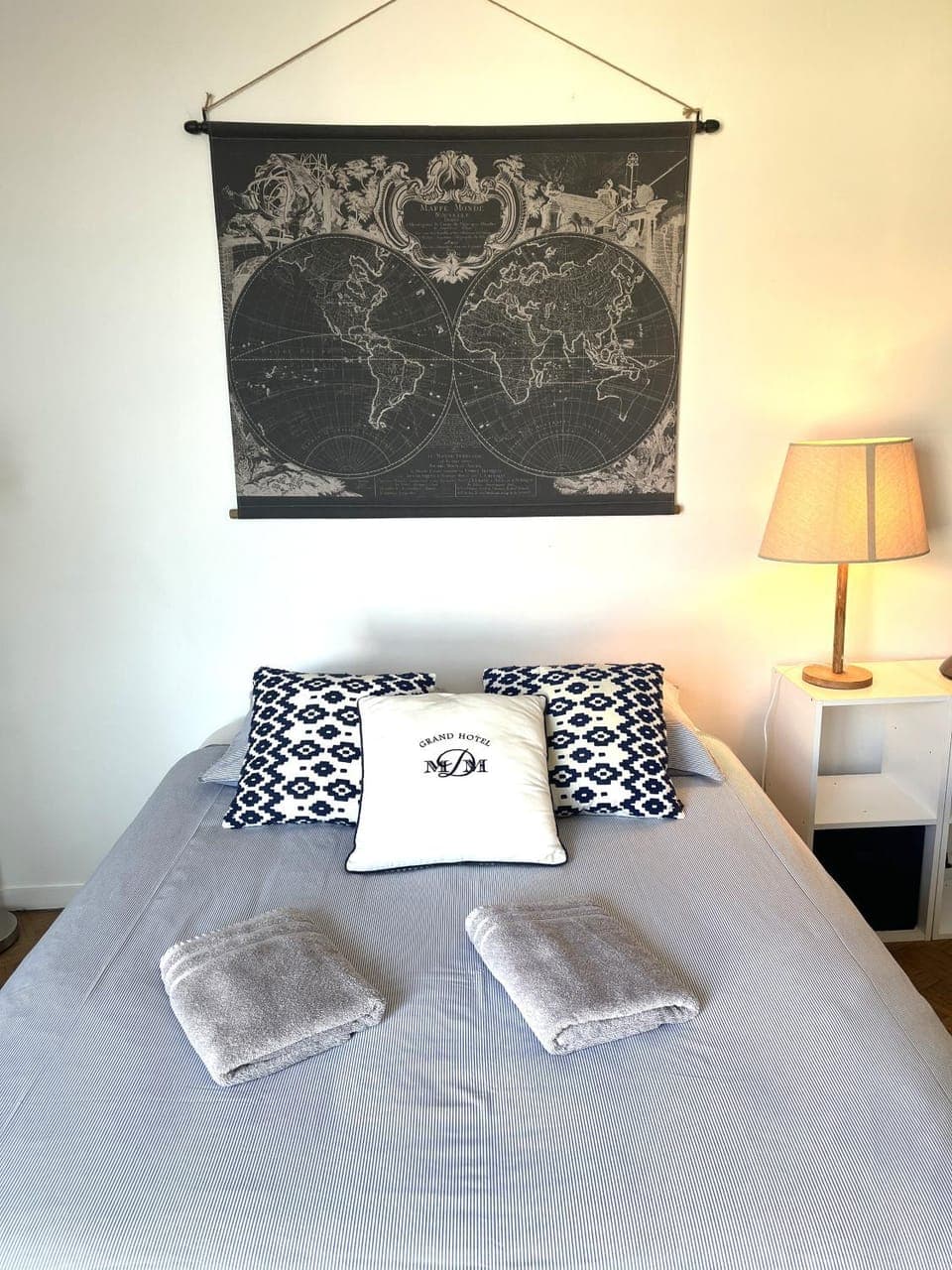 Bed, Photo of the whole room