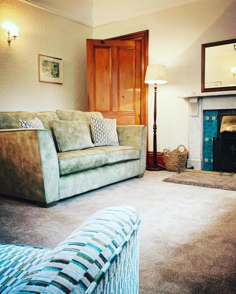 Living room, Seating area