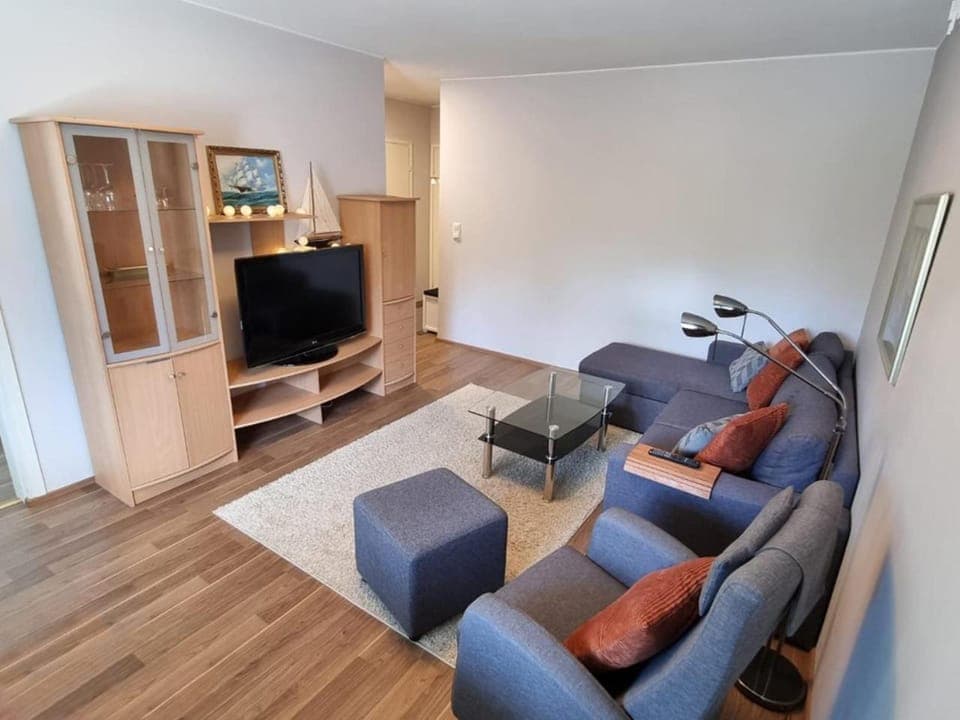 Bed, TV and multimedia, Living room, Photo of the whole room, Seating area