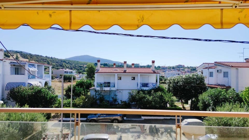 Balcony/Terrace, Mountain view, Street view