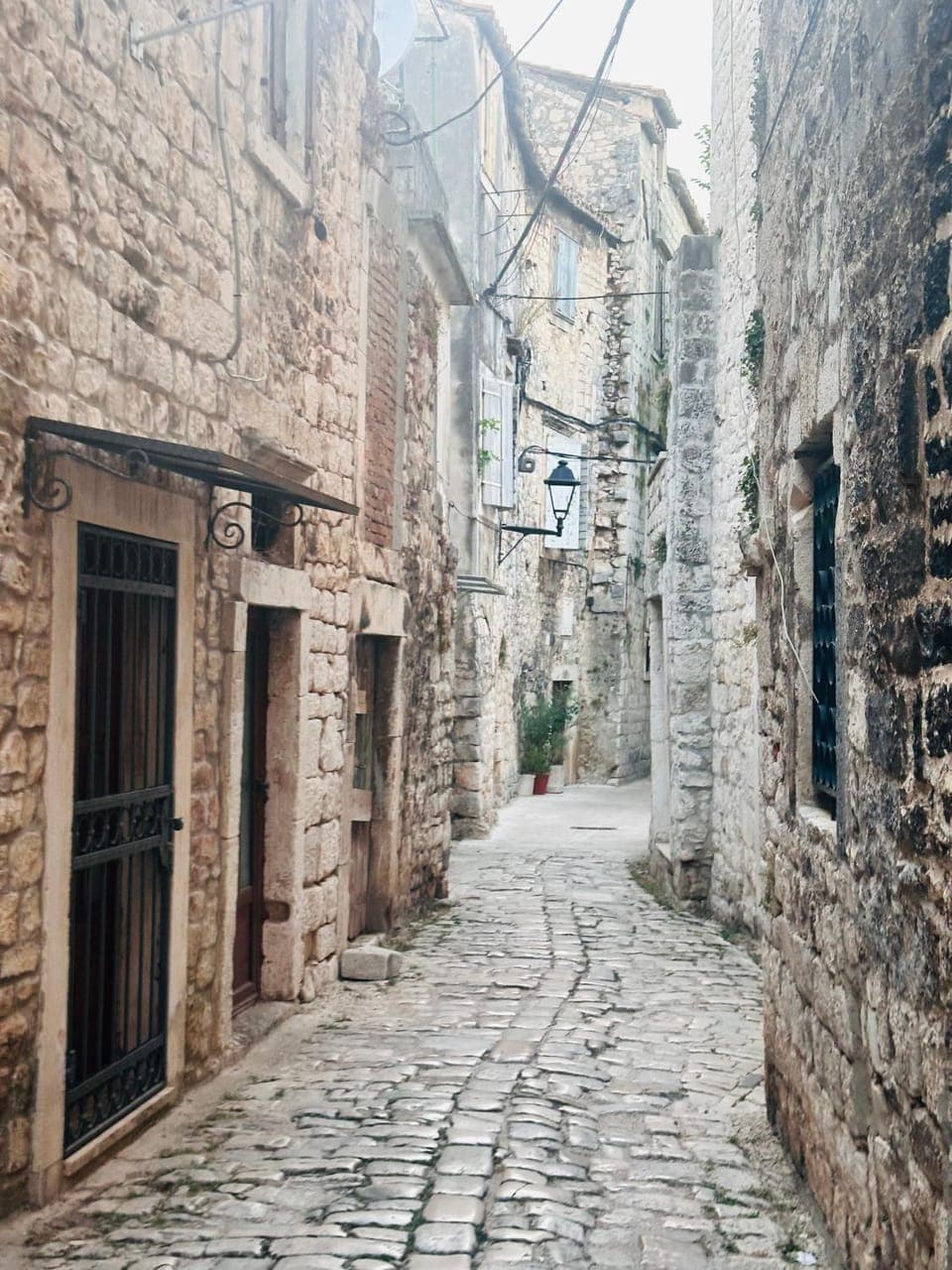 Neighbourhood, Landmark view, Street view