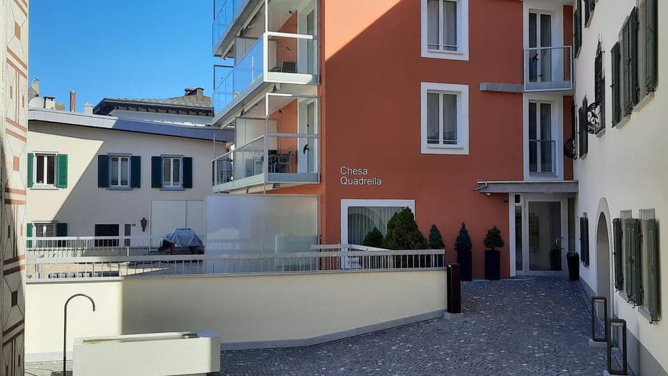 Property building, Facade/entrance