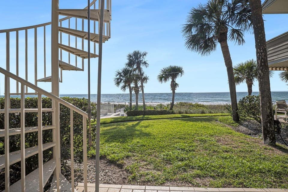 Sonrisa Unit-3/ Lovely Condo , 2 Bedrooms-2Baths Apartment in Belleair Beach