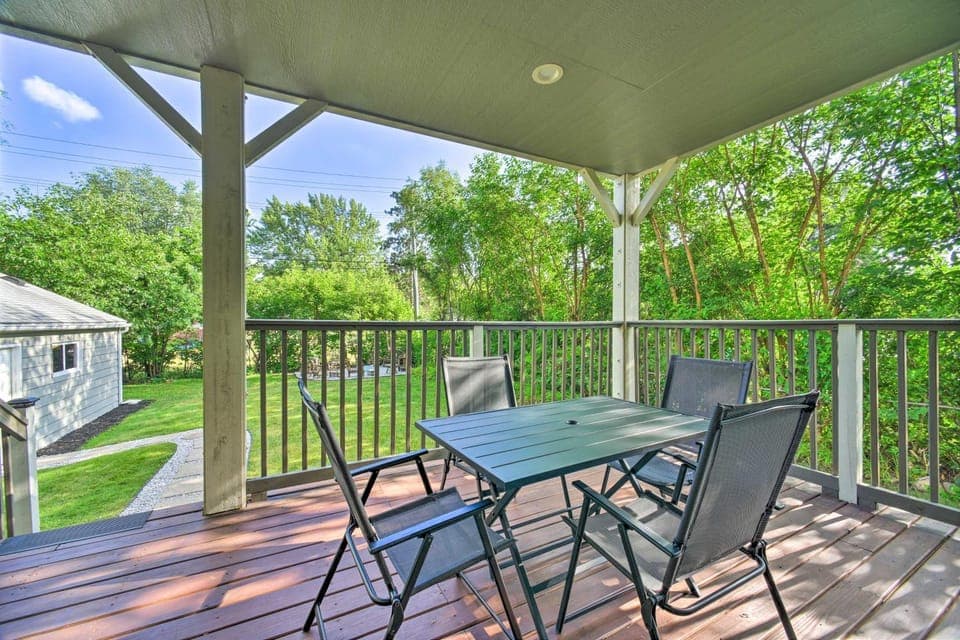 Walk to Main St! Sunny Clawson Home w/ Yard House in Clawson