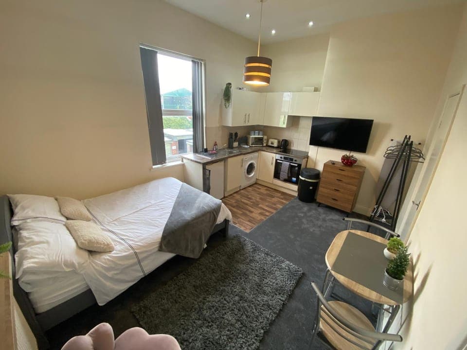 Communal lounge/ TV room, Kitchen or kitchenette, Photo of the whole room, Bedroom