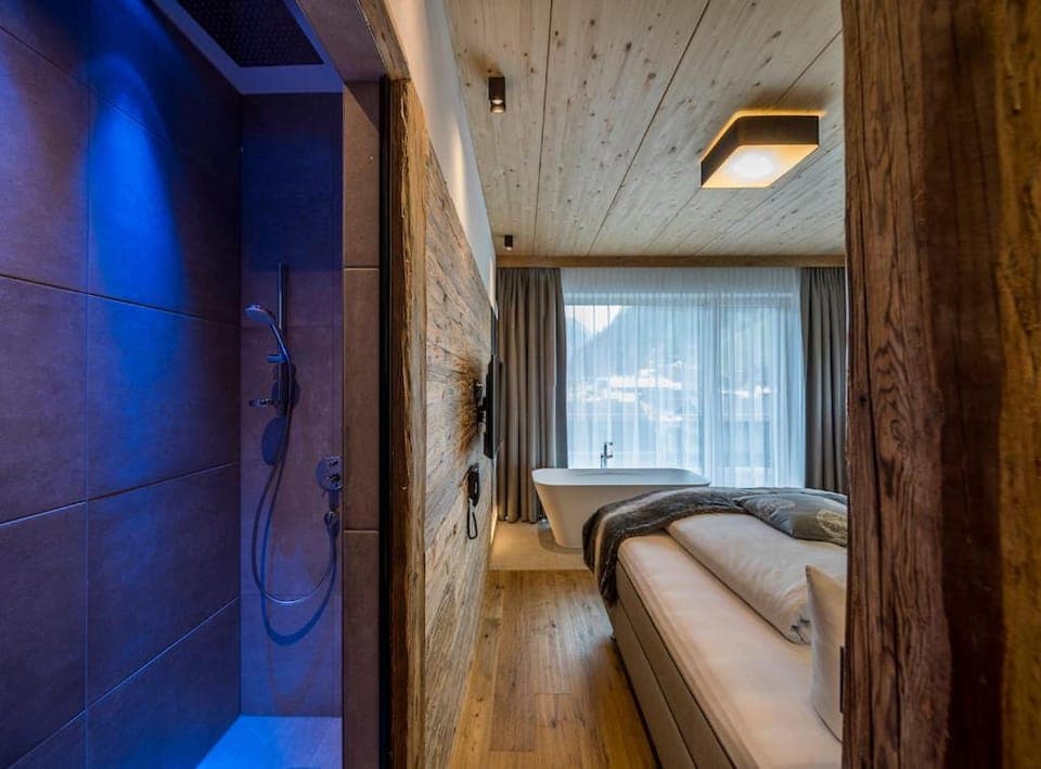 Bathroom, Photo of the whole room