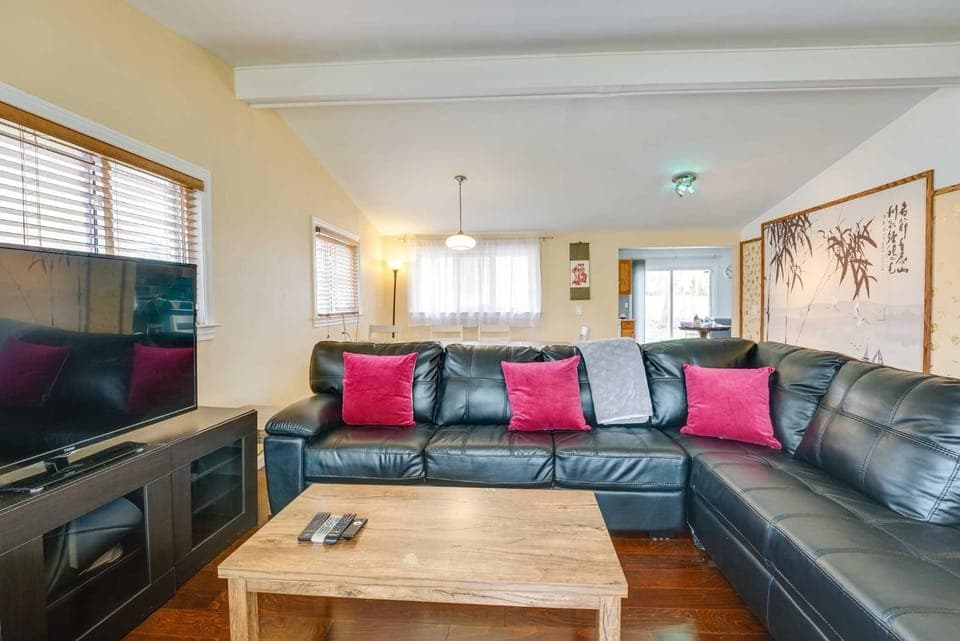 3 Mi to Michigan Stadium: Home w/ Grill & Yard House in Ann Arbor