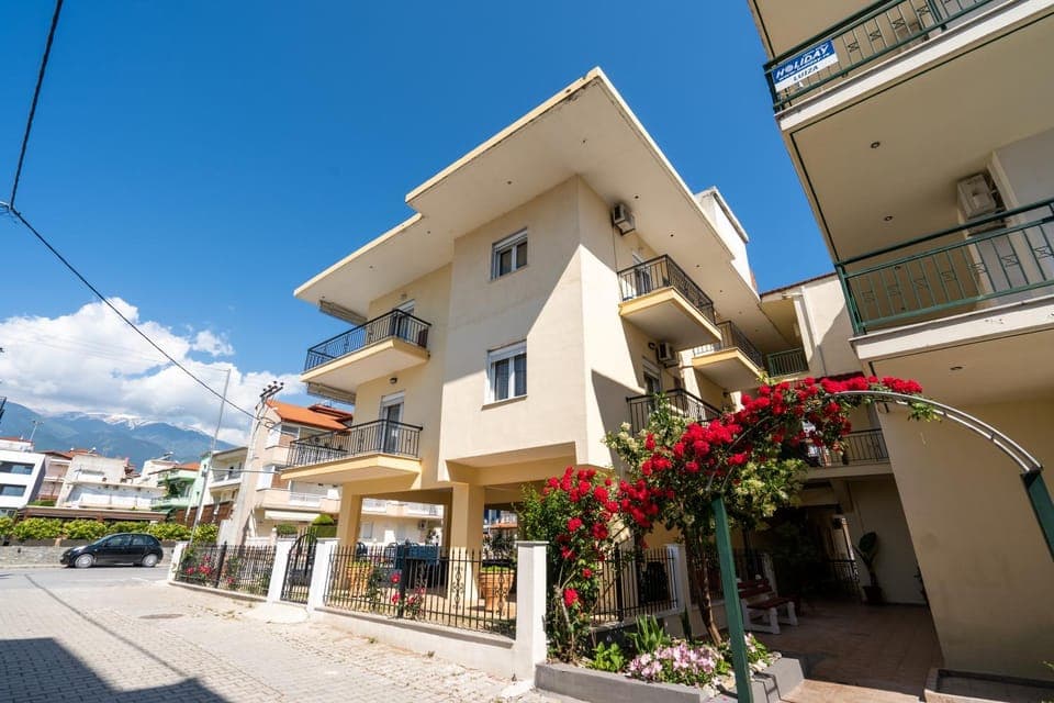 Property building, Patio, Facade/entrance