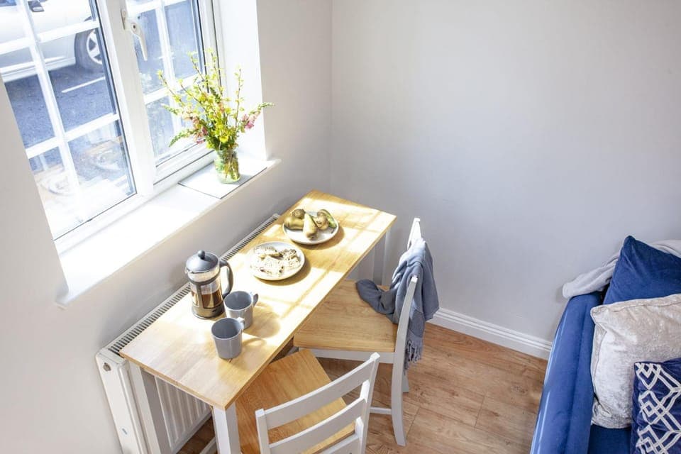 Seating area, Dining area