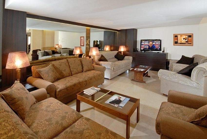 Communal lounge/ TV room