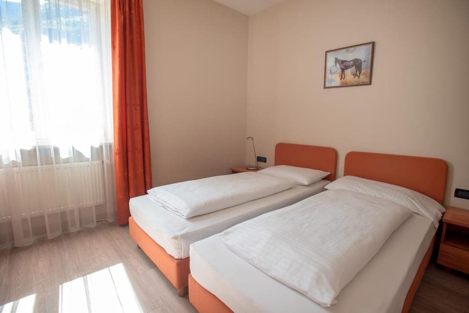 Photo of the whole room, towels