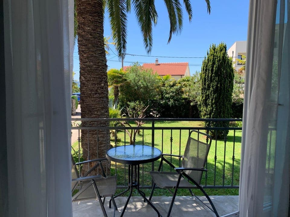 Balcony/Terrace, Garden view