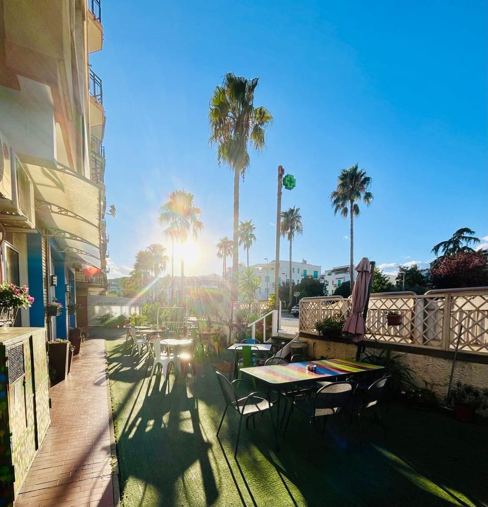 Communal lounge/ TV room, Day, Dining area, Evening entertainment