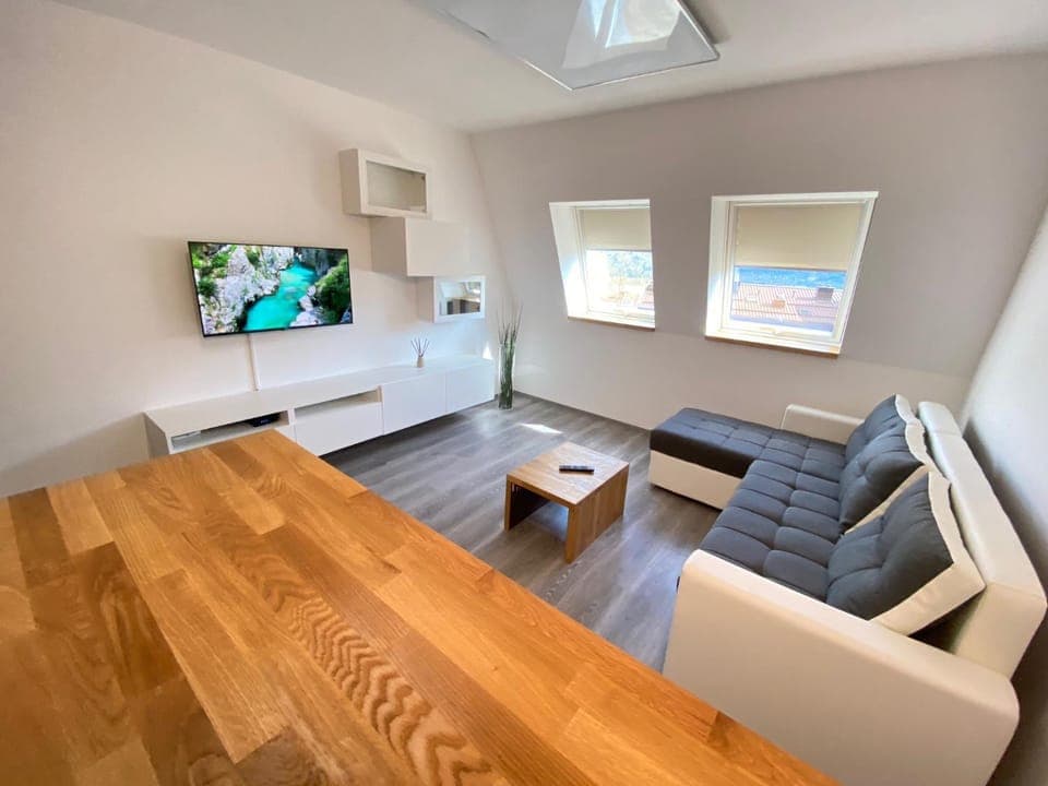 Communal lounge/ TV room, Living room, Seating area