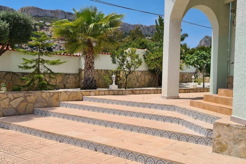 Facade/entrance, Garden