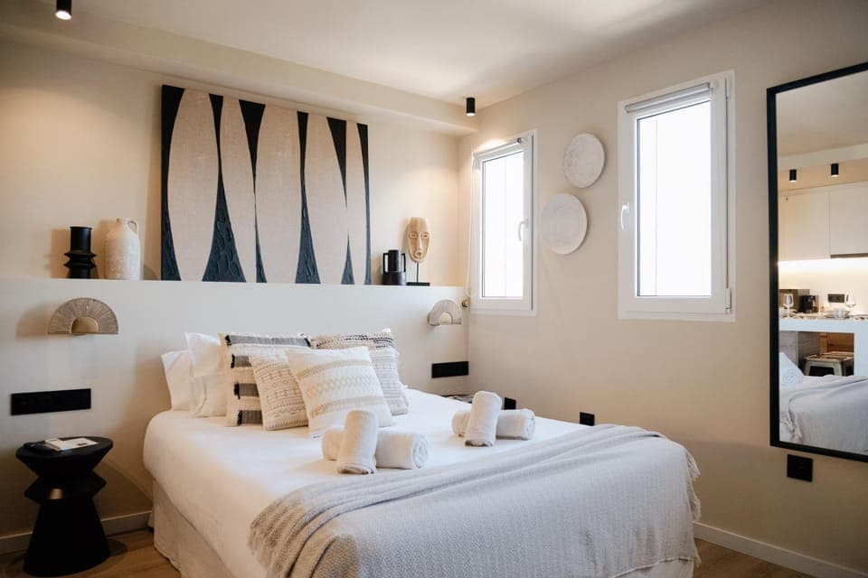 Bed, Photo of the whole room, Bedroom