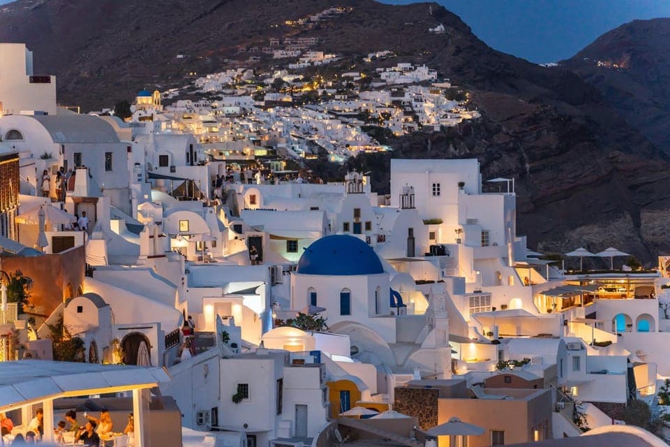 Nearby landmark, Night, Neighbourhood, Natural landscape, View (from property/room), City view, Landmark view, Location