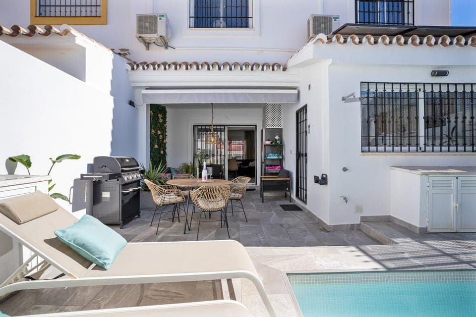 Pool view, Swimming pool, sunbed