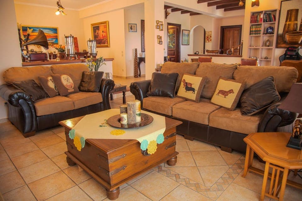 Living room, Seating area