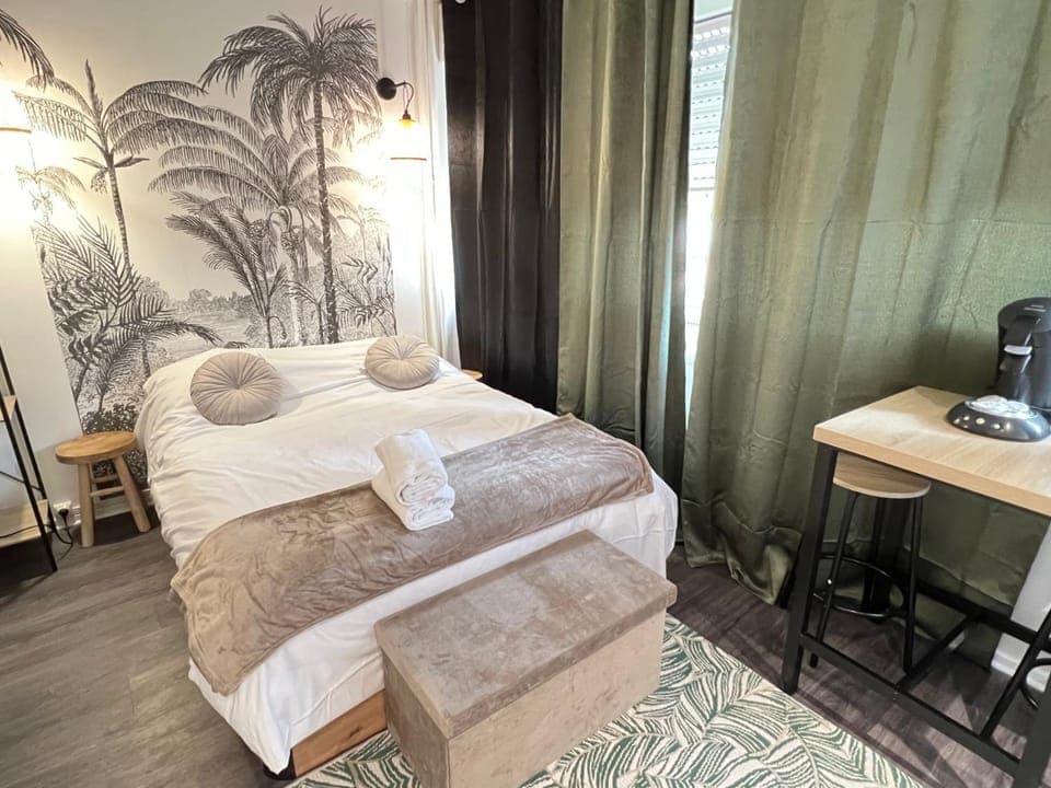 Bed, Photo of the whole room, Bedroom, hair dresser, towels