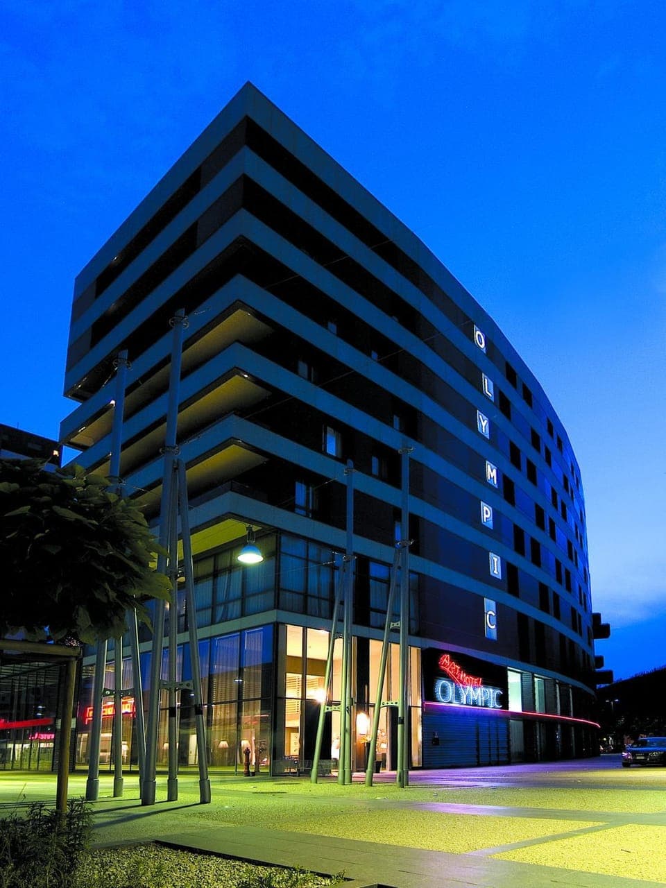 Property building, Facade/entrance, Off site, Night, View (from property/room), Street view