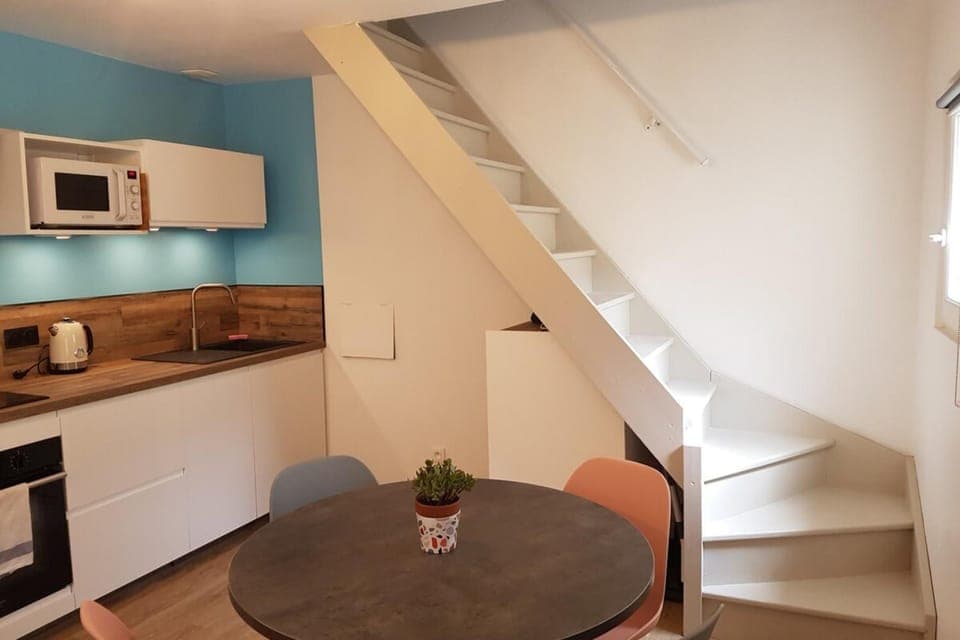 Kitchen or kitchenette, Dining area, pet friendly, stove