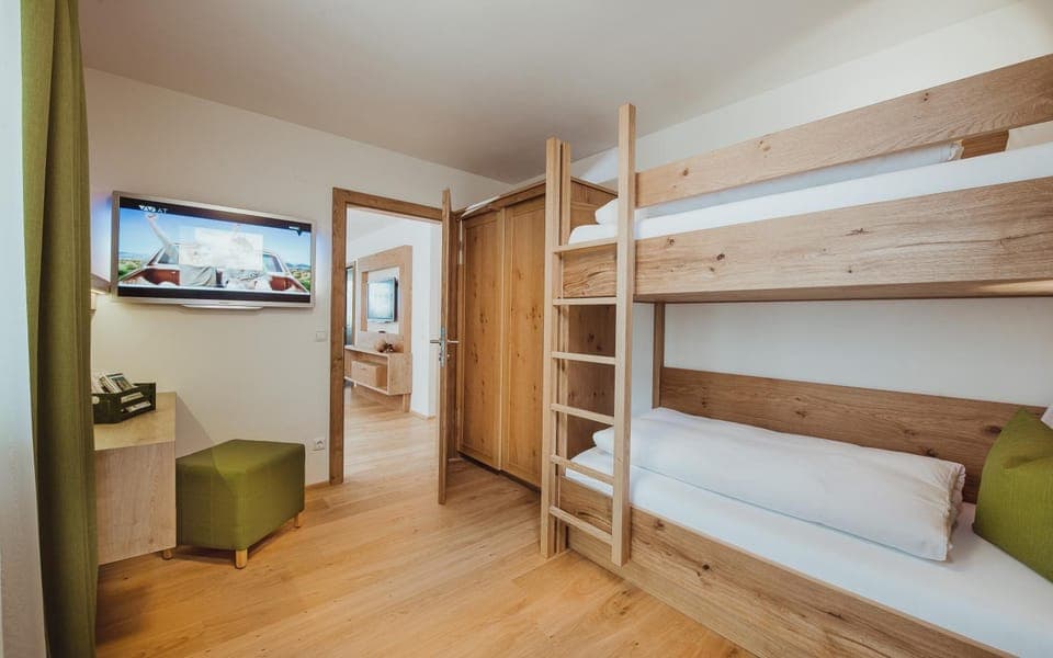 Bed, TV and multimedia, Bedroom, bunk bed