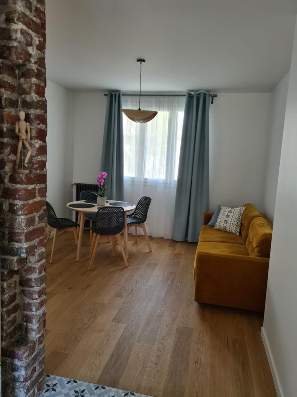 Living room, Dining area