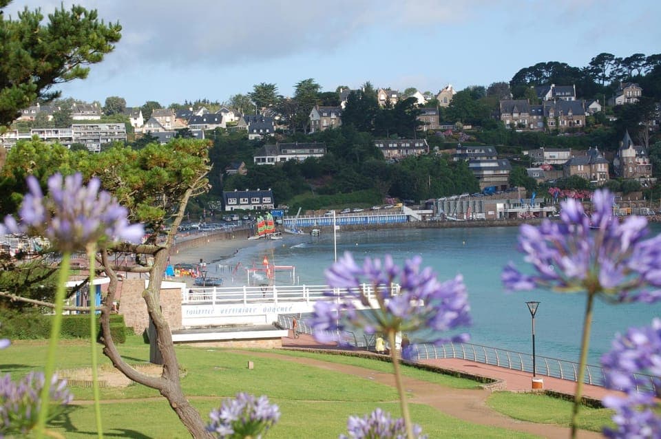 Facade/entrance, Sea view