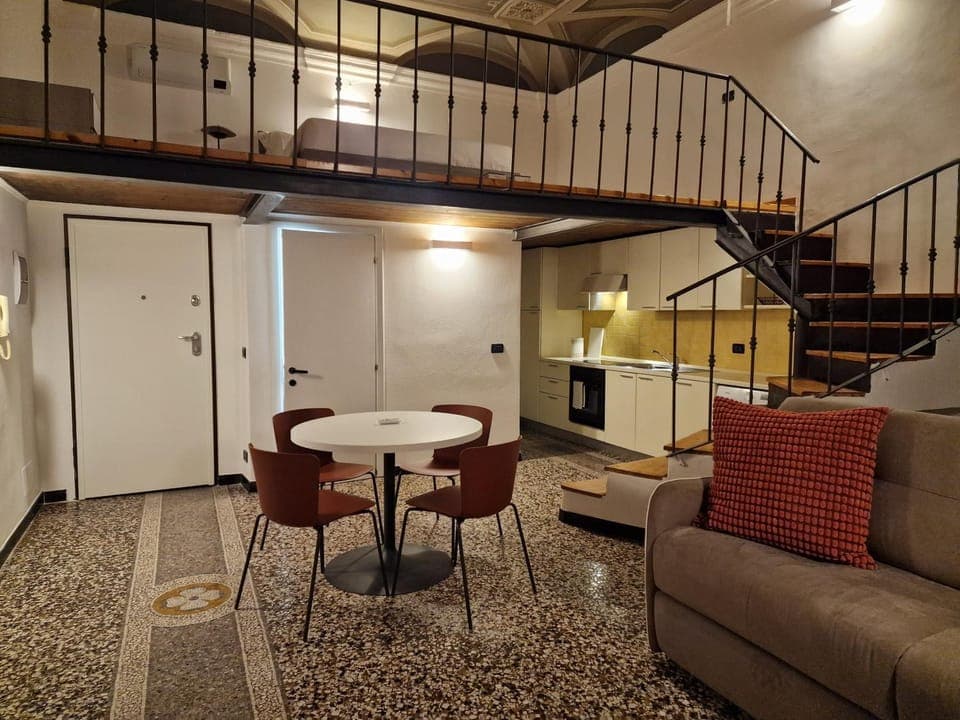 Living room, Seating area, Dining area, Lunch