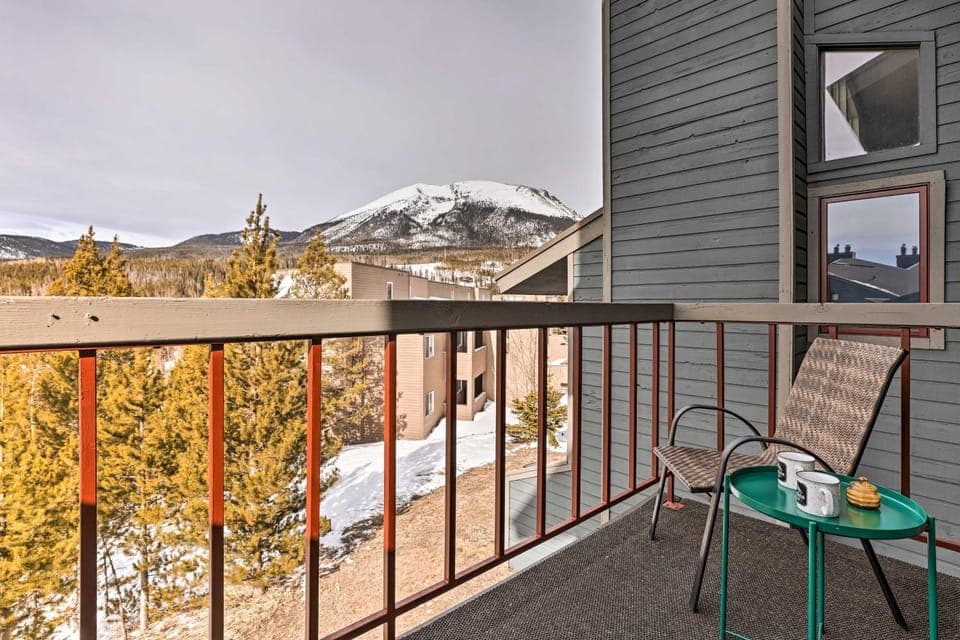 Private Balcony & Resort Perks: Silverthorne Condo House in Wildernest